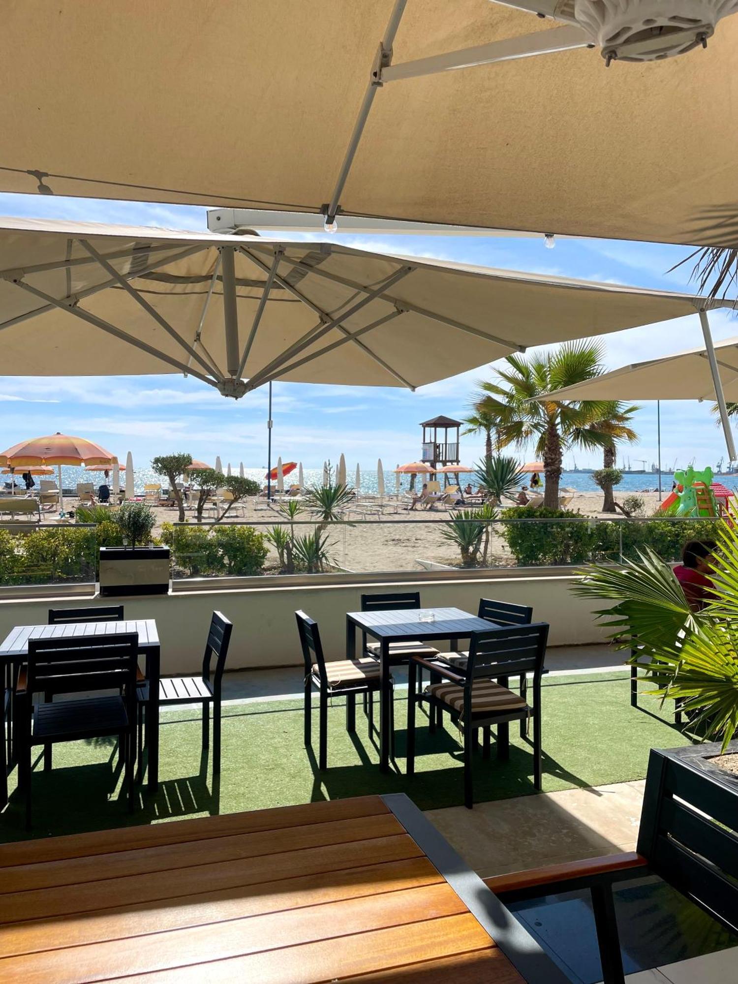 Cozy Beachfront Room Дуррес Экстерьер фото
