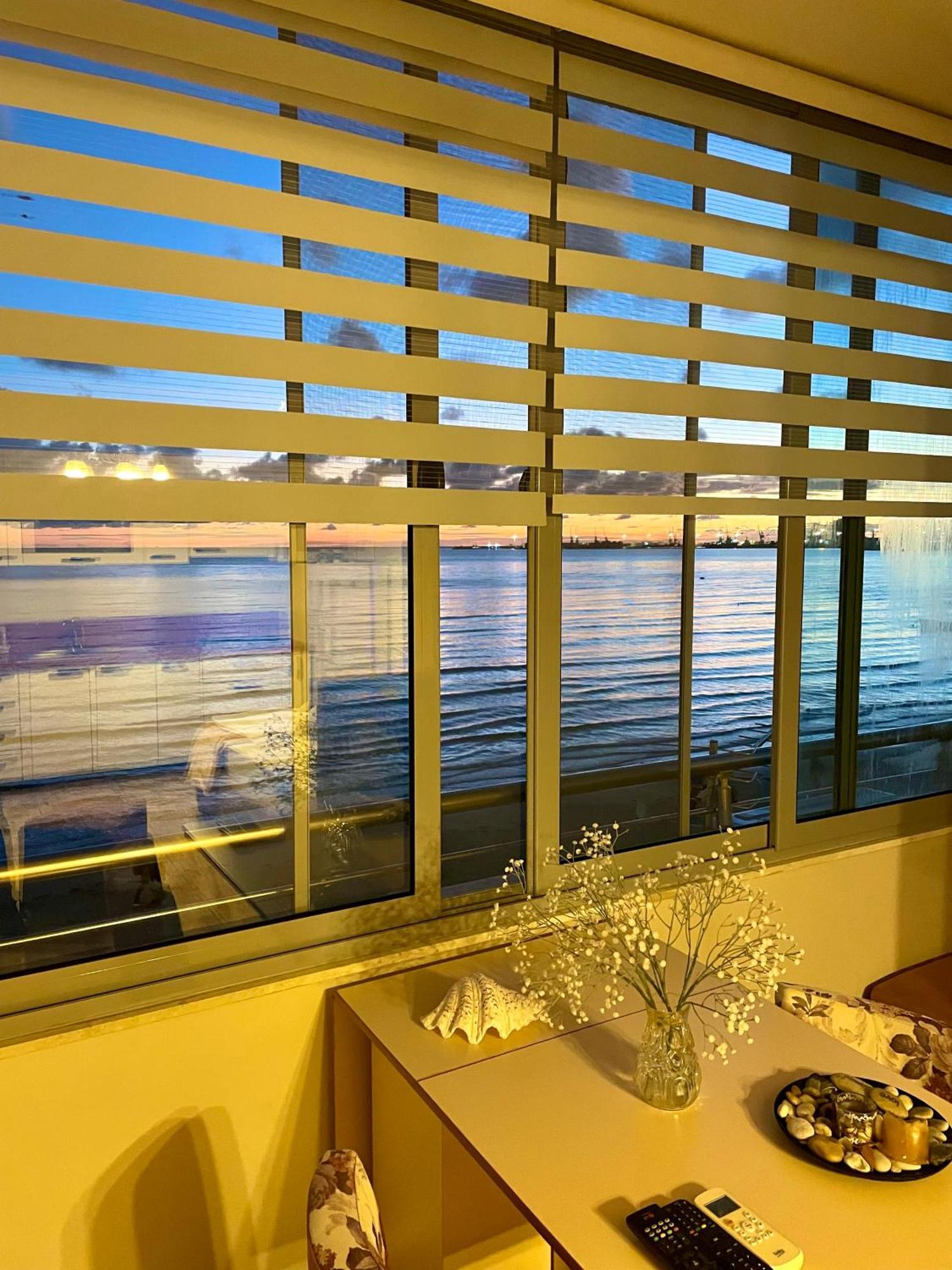 Cozy Beachfront Room Дуррес Экстерьер фото